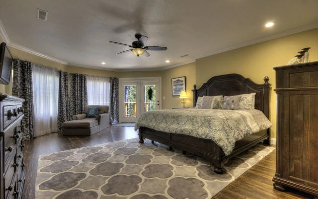 Running Bear #3375 3 Bedroom Cabin