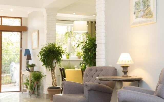 Garden Hotel