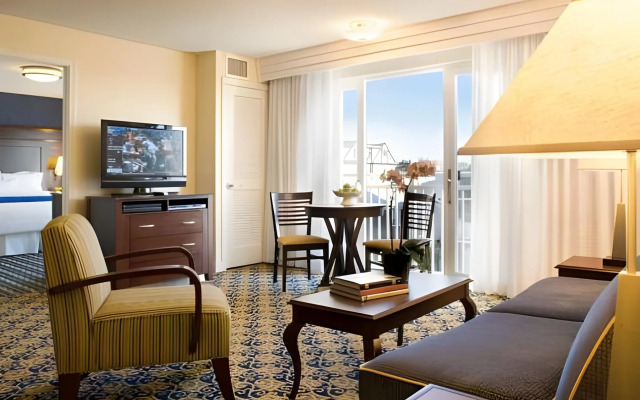 Newport Beach Hotel & Suites