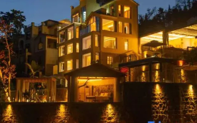 Mangshi Mang · Senyang Homestay (Peacock Lake Ecological Tourism Area)