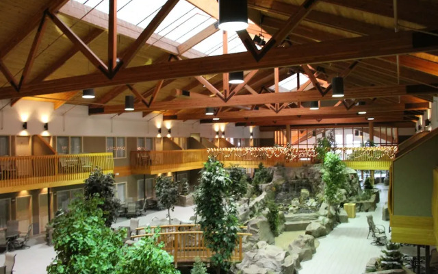 C'mon Inn Hotel & Suites