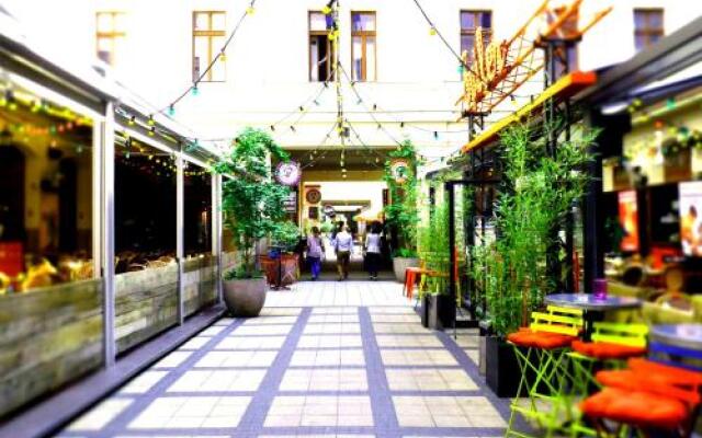 Gozsdu Apartment