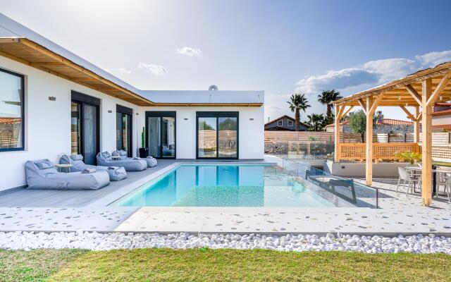 Sardines Luxury Villa 2