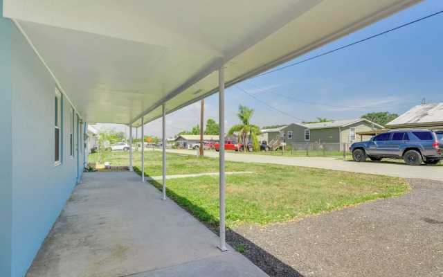 Waterfront Okeechobee Getaway w/ Backyard Dock!