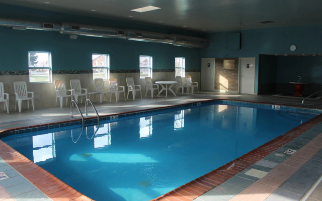 Cardinal Inn & Suites