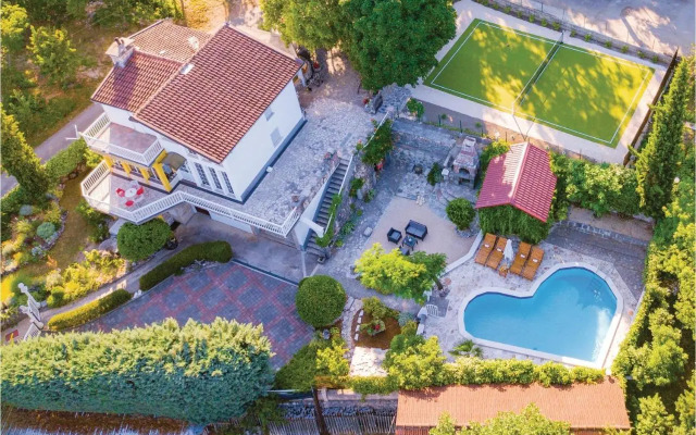 Three-Bedroom Holiday Home in Imotski