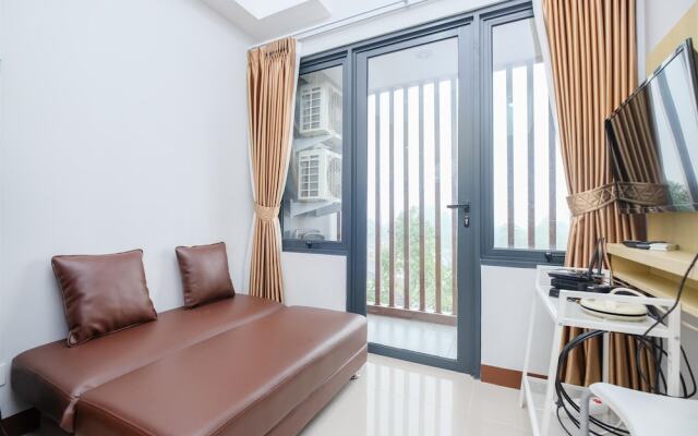 Comfort And Modern 2Br At Royal Heights Apartment