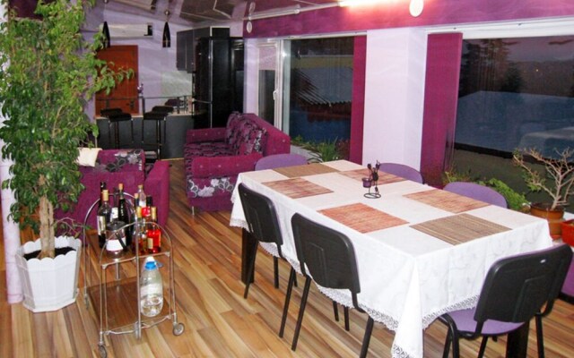 Large Apartment in Summer House Villa