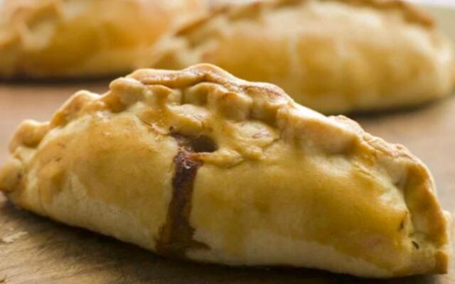 Stunning ANNEXE 1 luxury bedroom, eating area & bathroom only!