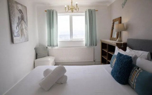 Lancing Seascape With Seaview By My Getaways