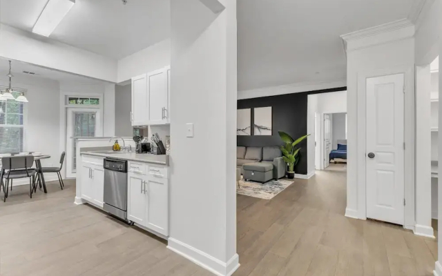 Upscale 2BR Suite Mins Downtown Raleigh