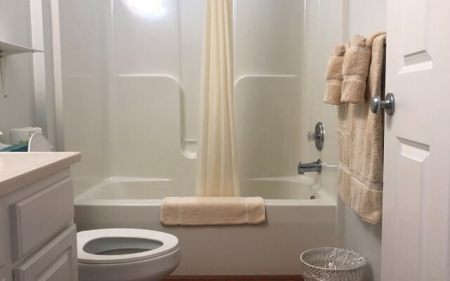 Knapps Narrows Marina & Inn