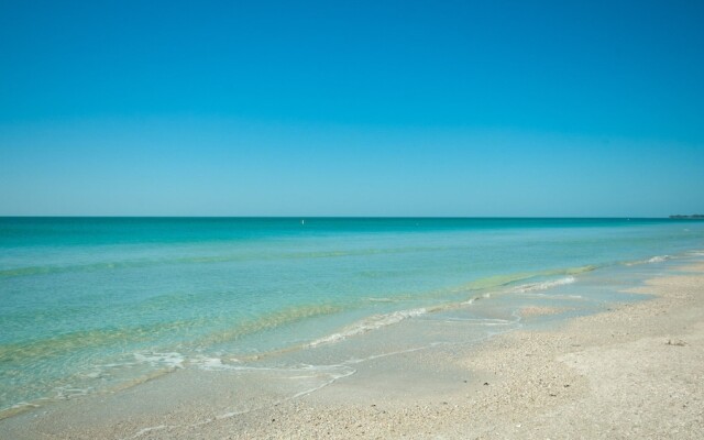 Runaway Bay Resort by BBG