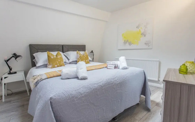 The Manor Suite