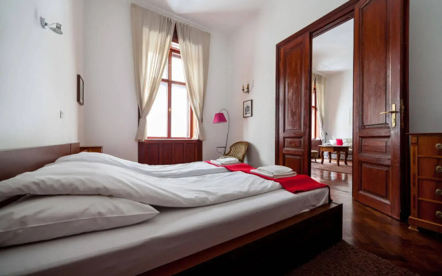 Kadar Apartments