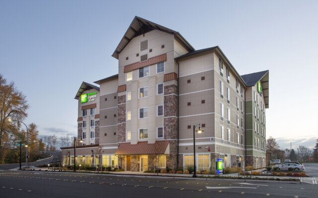 Holiday Inn Express & Suites Seattle South - Tukwila, an IHG Hotel