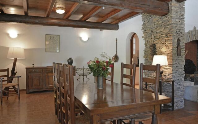 Lush Villa in Beaucaire With Swimming Pool