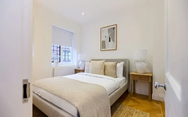 The Charm of Chelsea - Modern 4bdr With Shared Courtyard