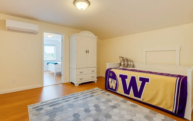 The Grand North Seattle Family Home