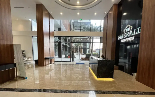 The Emerald Golf View