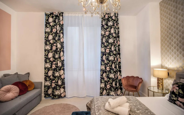 White Mirror  Apartment