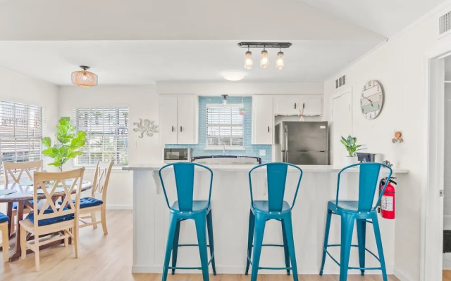 Tranquil Turquoise: Pet Friendly