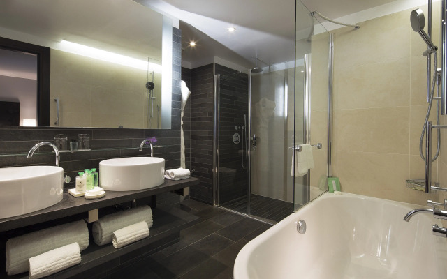 Renaissance Paris Arc de Triomphe Hotel