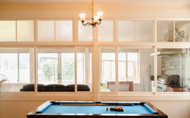 Sussex House Caravan Park