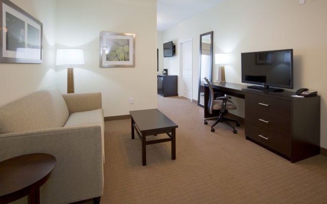 Holiday Inn Express Suite