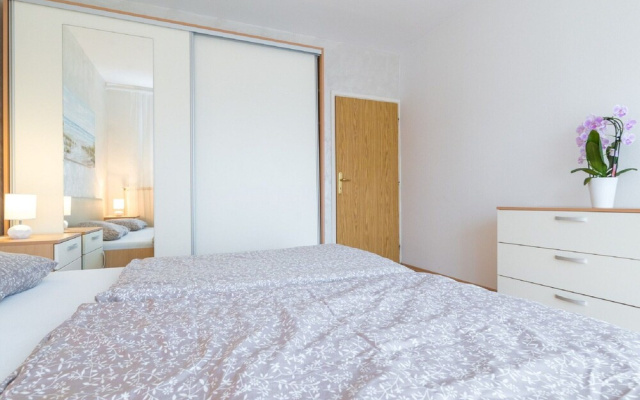 Spacious Holiday Home near Sea