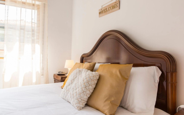 Metro Lapa House with sunny balcony and A/C