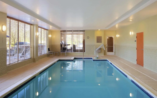 DoubleTree by Hilton Richmond Airport