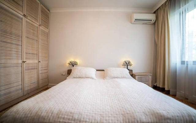 Apartment Antique Theatre 2