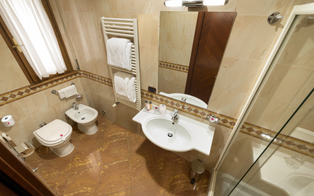 Lancaster Hotel