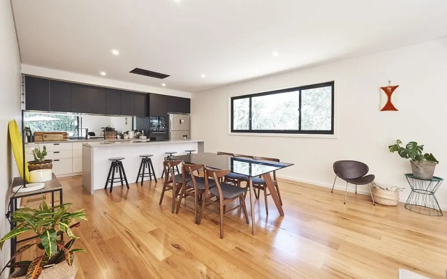 Bottlebrush Lodge (I740)