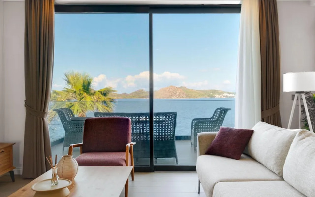Luxury Waterfront House 9 min to Yalikavak Marina