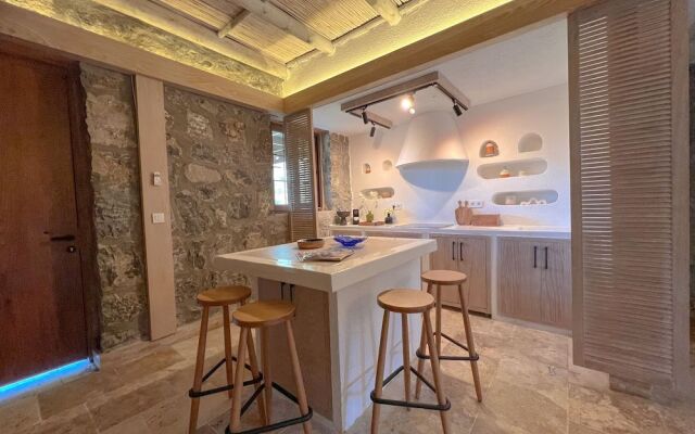 Izz Getaway – Adults Only