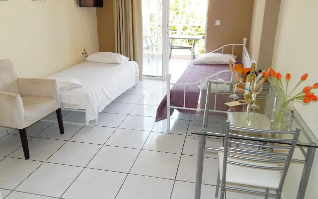 Apollon Studios & Apartments