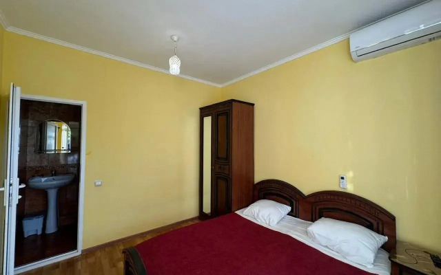 Guest House on Pravoslavnaya 20 B