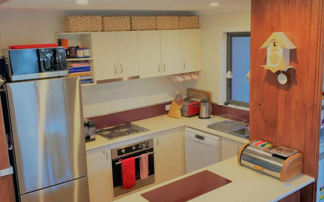 Mountain Retreat Suitable for 2 Families, Sleeps 8