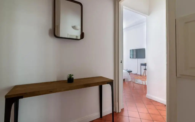 La Guitare 23 - Large Modern Studio with Balcony in Center of Cannes, Just Behind Grand Hotel - Hotel in Cannes - Photo 5