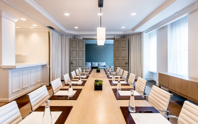 The Chicago Hotel Collection Ambassador Gold Coast