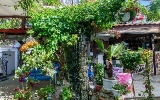 Vromos Guest House