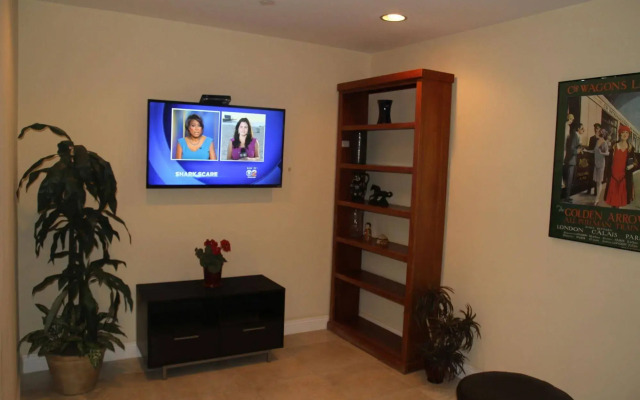 Modern Home in Burbank
