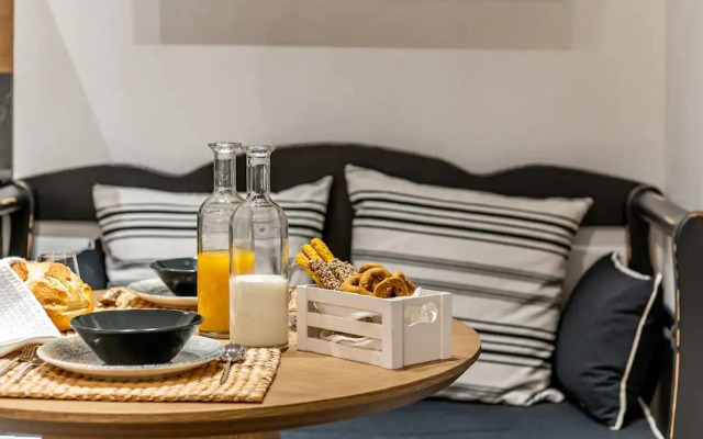 Amer Suites Fira
