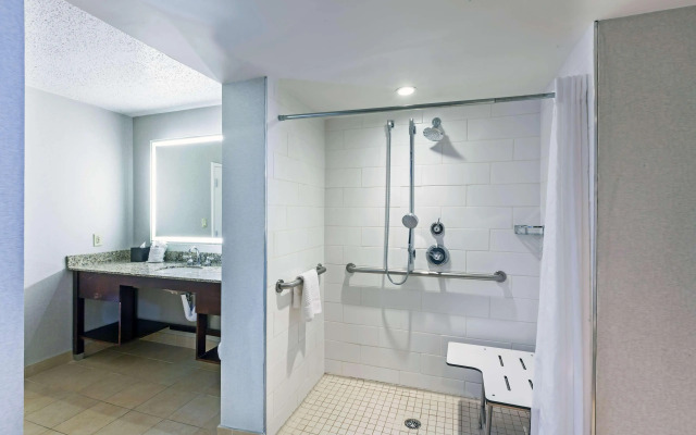 Embassy Suites by Hilton Dallas Market Center