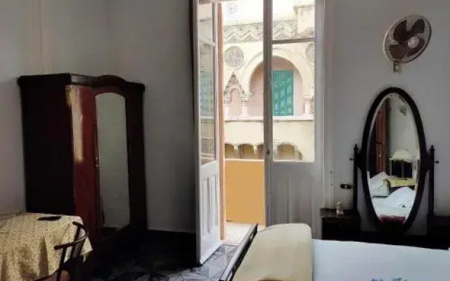 Triomphe Hotel