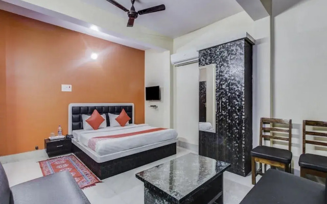 OYO 27698 Hotel Navneet Residency