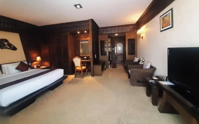 Ruean Phae Royal Park Hotel