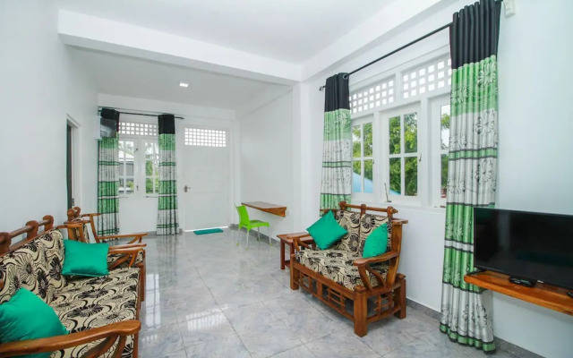 OYO 232 Cinnamon Canal View